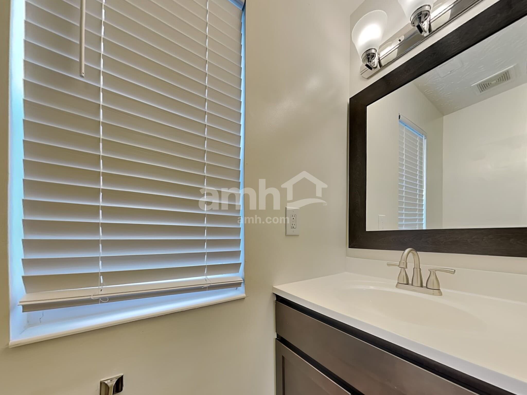 Building Photo - 3202 Meadoway Ct