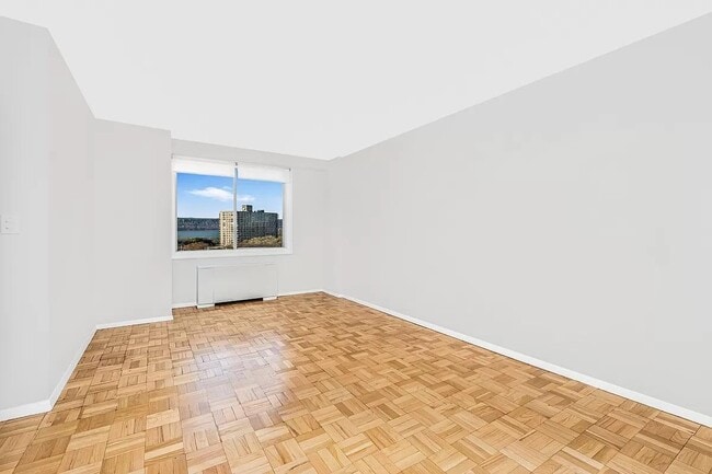 Primary Photo - 3333 Henry Hudson Pkwy