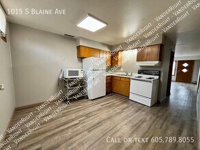 Building Photo - 1015 S Blaine Ave