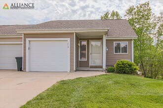 Building Photo - Town Home in West Manhattan!