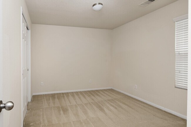 Building Photo - 9960 Hyacinth Way