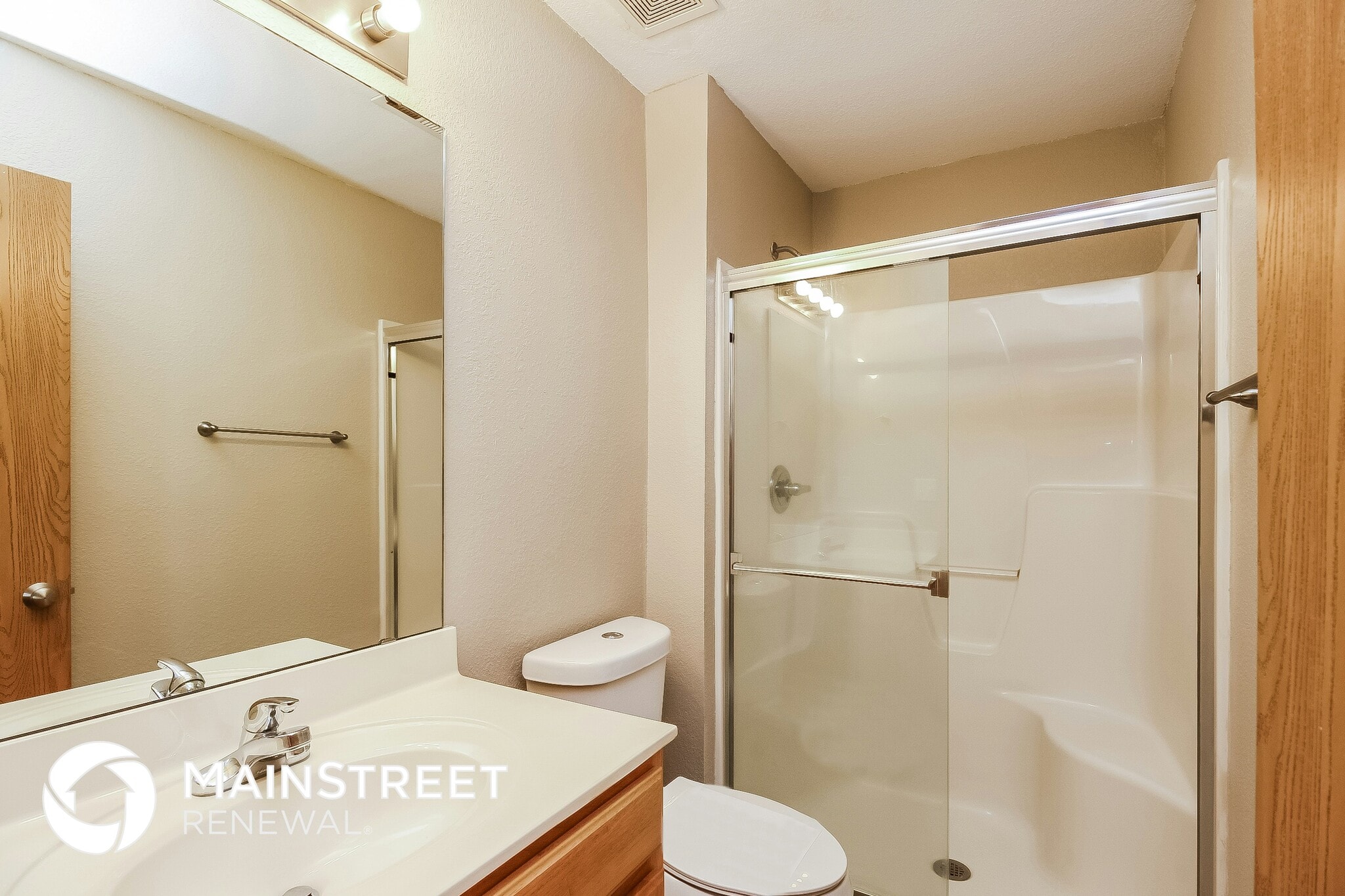 Building Photo - 211 Golfview Dr