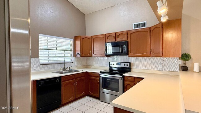 Building Photo - 4148 W Villa Maria Dr