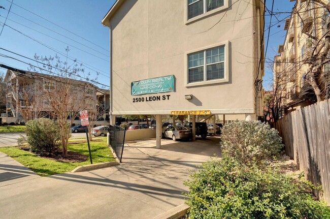 Building Photo - West Campus Gem!!!