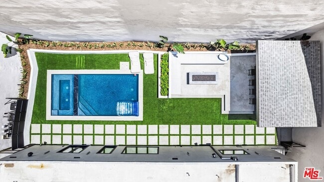 Building Photo - 1846 N Franklin Canyon Dr