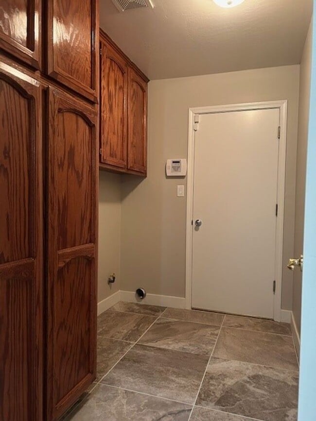 Building Photo - 11100 Myers Ranch Ct