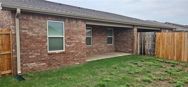 Building Photo - 613 NW 69th Ave