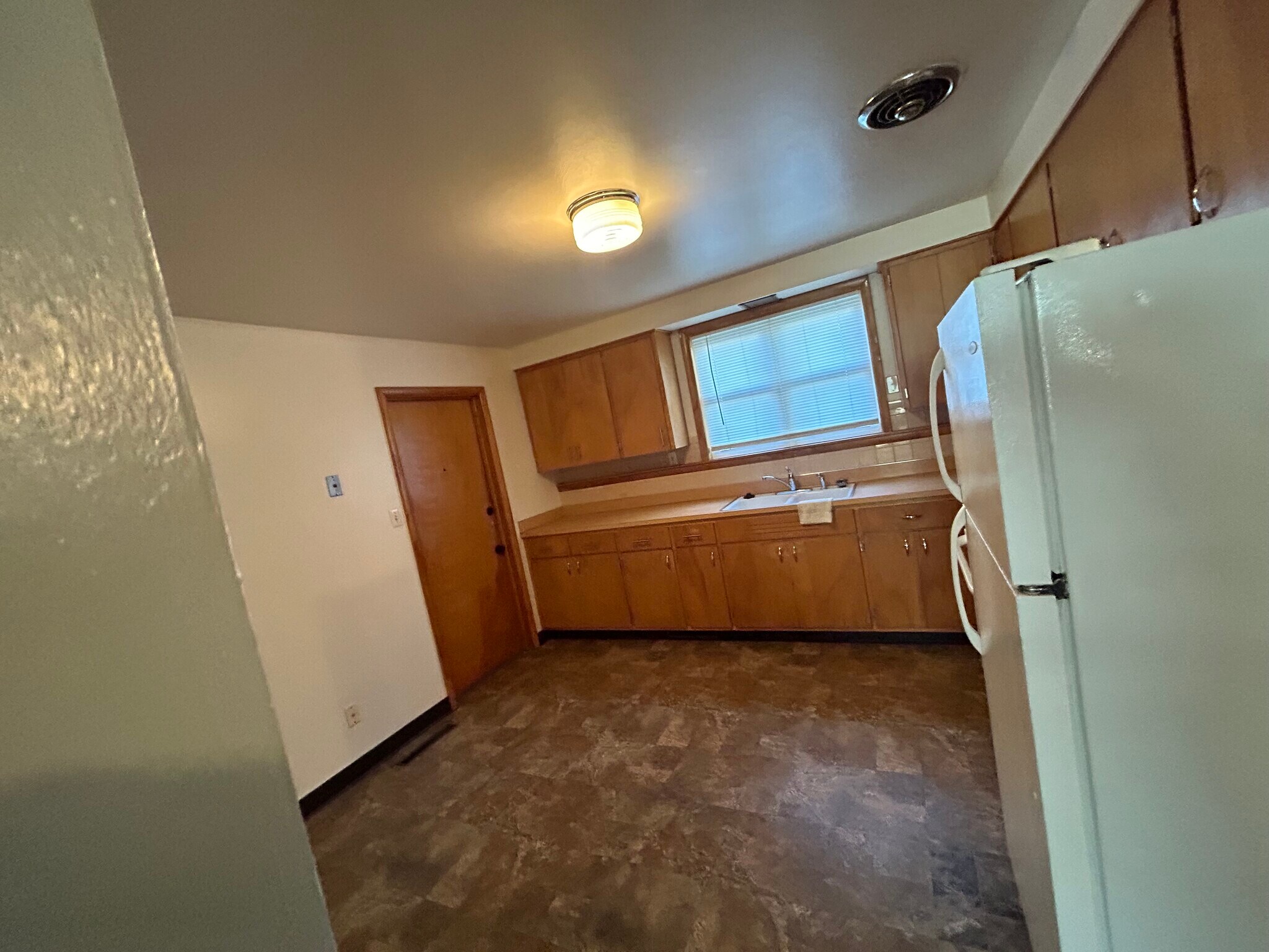 Building Photo - 8 8th St W