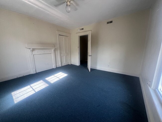 Building Photo - 390 Forest Ave