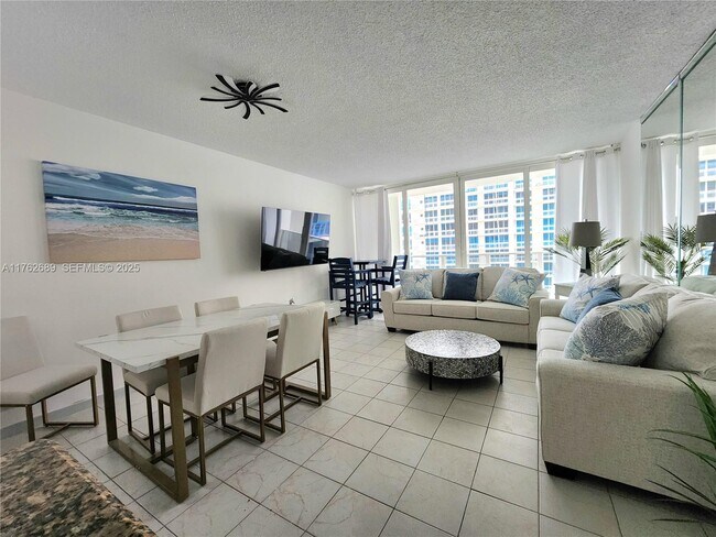 Building Photo - 3505 S Ocean Dr