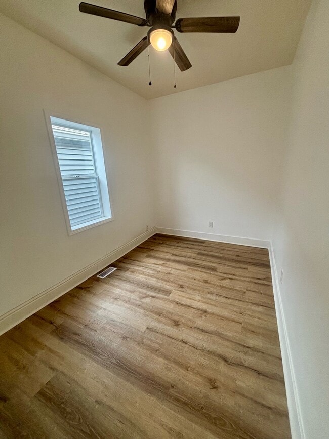 Building Photo - 525 E 8th St