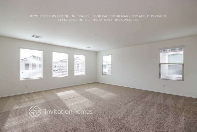 Building Photo - 1270 E Palomino Way