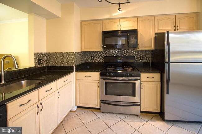 Building Photo - 5339 Buxton Ct