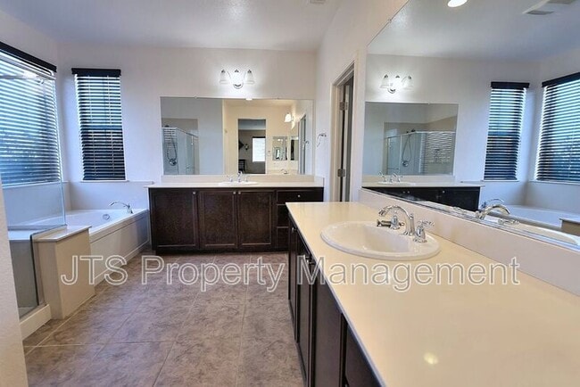 Building Photo - 1427 Bicker Cir