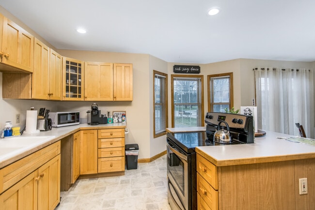 Building Photo - 18 Forgan Ln