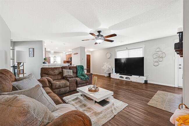 Building Photo - 9825 Hyacinth Way