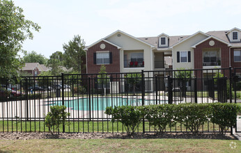 Building Photo - Green Pines