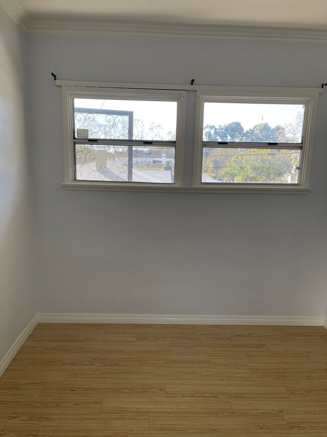 Building Photo - 265 S Church Ln