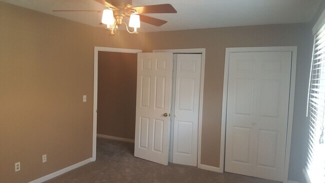 Building Photo - Large Townhome on 44th Avenue