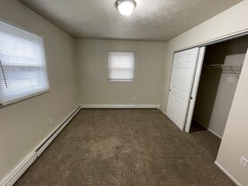 Building Photo - 698 Robinson Rd