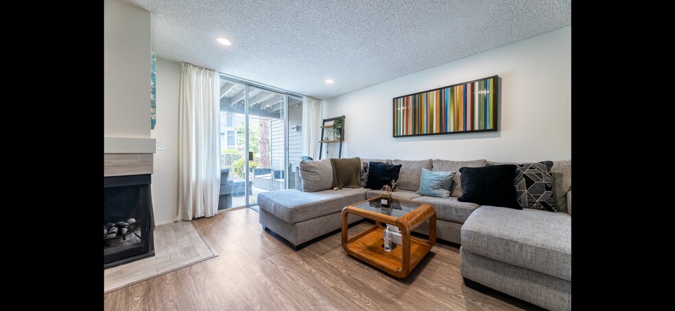 Building Photo - 25335 Pine Creek Ln