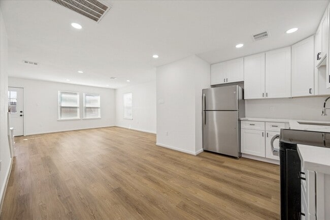 Building Photo - 9913 Porto Rico Rd
