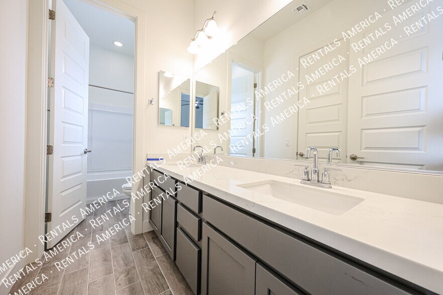 Building Photo - 274 S 164th Dr