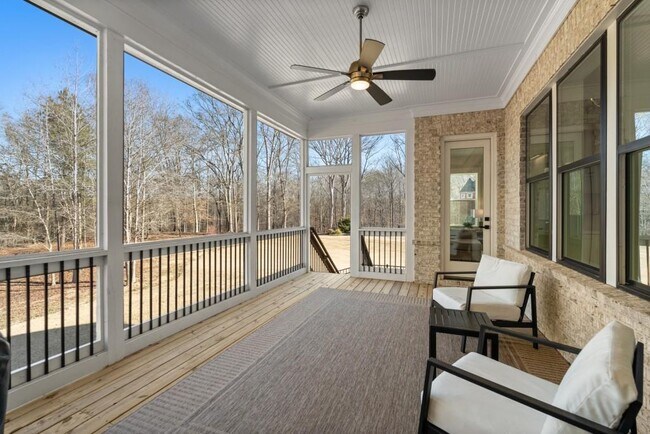 Building Photo - 568 Versailles Dr