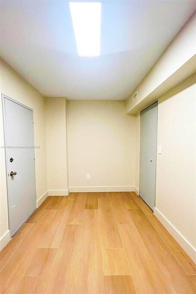 Building Photo - 10185 Collins Ave