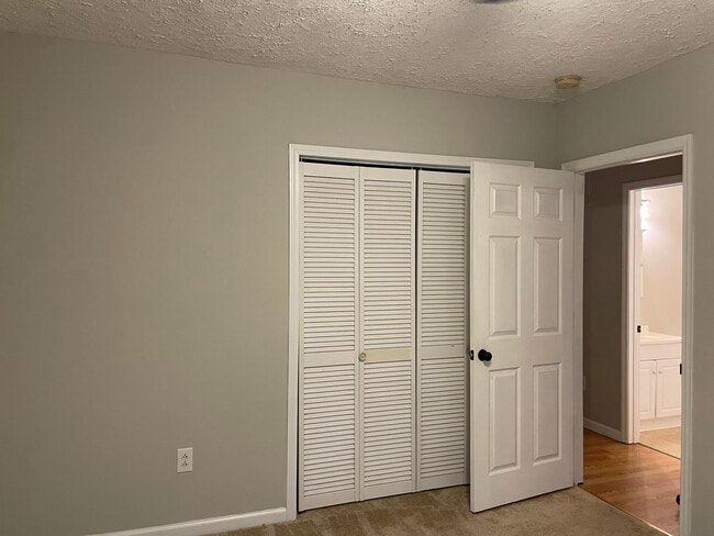 Building Photo - 3826 Dyches Rd