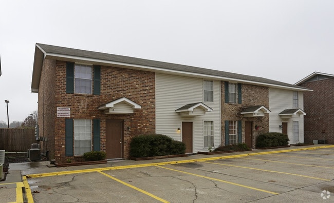 Building Photo - Bristoe Townhomes