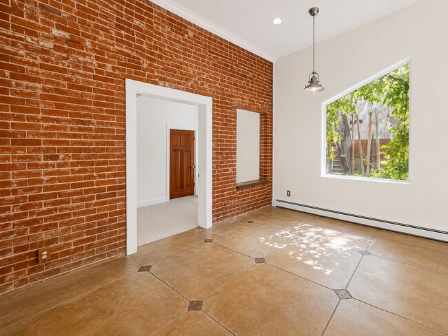 Building Photo - 415 W 4th Ave