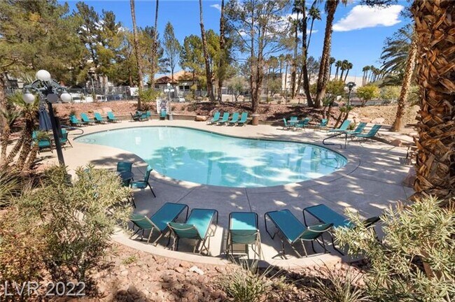 Building Photo - 1 Bedroom Condo Located in Canyon Willow!!