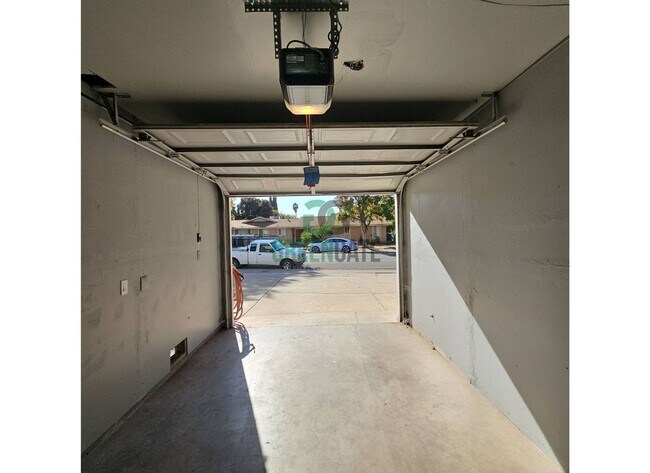 Building Photo - 3000 Carver Rd