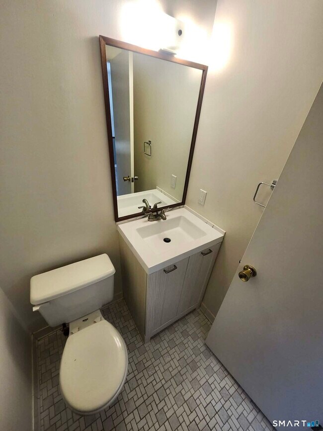 Building Photo - 25 Cottage St