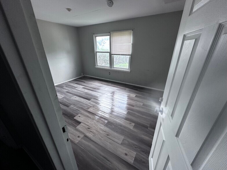 Building Photo - 8G Ethan Allen Ct