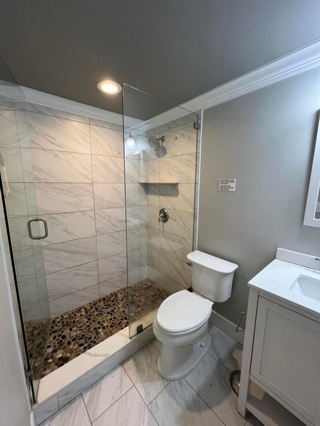 Building Photo - 131 Shore Ct