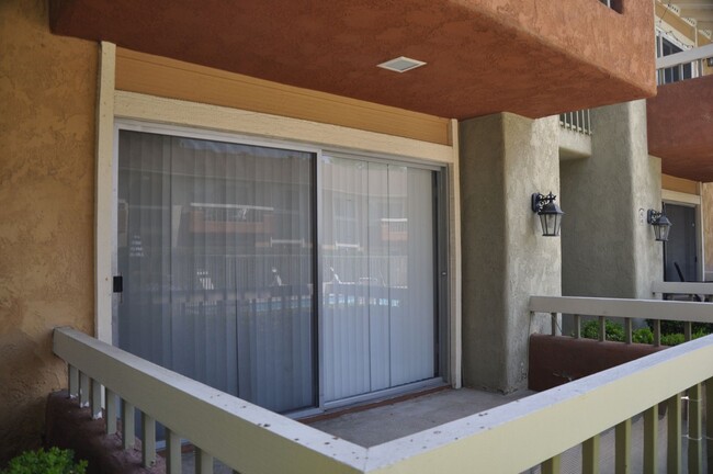 Building Photo - LEFFINGWELL #43 WHITTIER 90603 (2 BED / 2 BATH)