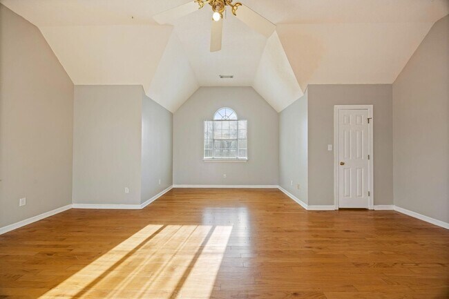 Building Photo - 1114 Rivershyre Dr