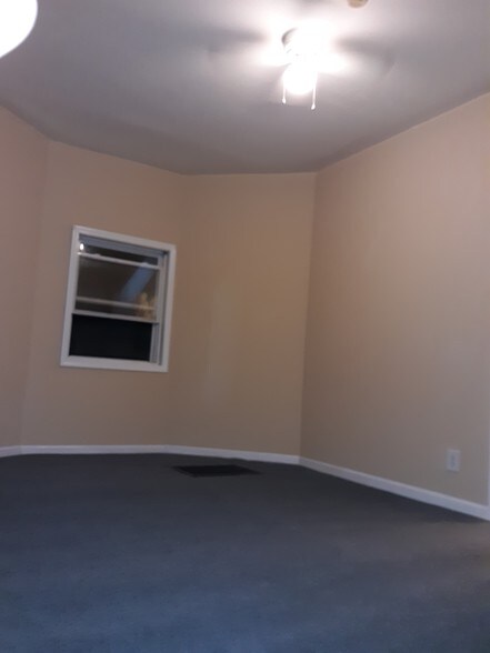 Building Photo - 4444 Main St