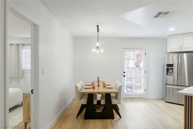 Building Photo - 4045 W Mardon Ave