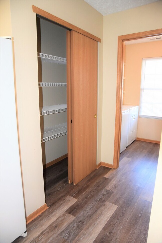 Building Photo - 4 Bedroom Condo in Villages of Polaris Park!