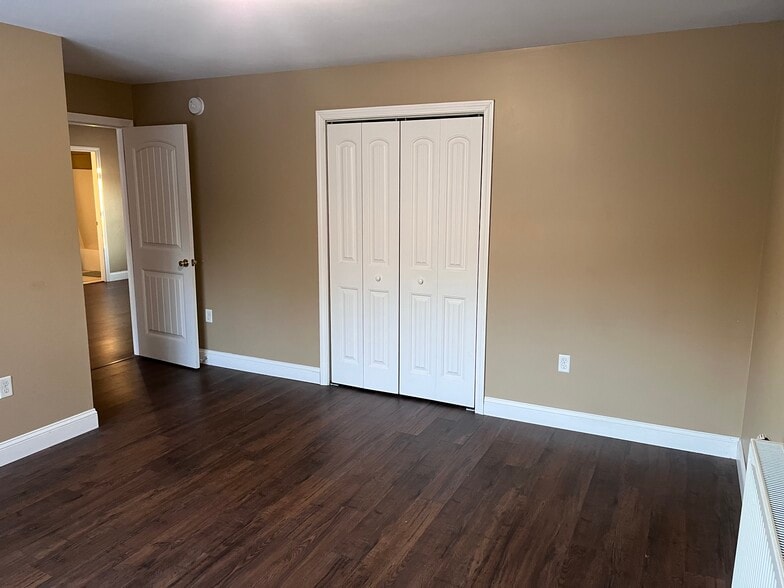 Building Photo - 9 Batmanuel Ln