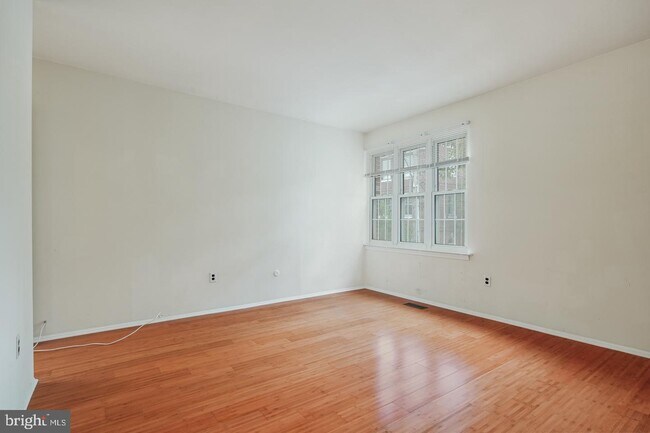 Building Photo - 711 S 18th St