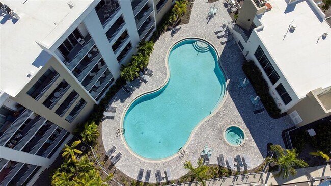 Building Photo - 1709 N Tamiami Trl