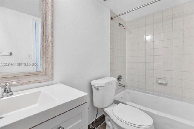 Building Photo - 7601 E Treasure Dr