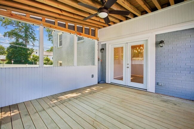 Building Photo - 3801 Denfeld Ave