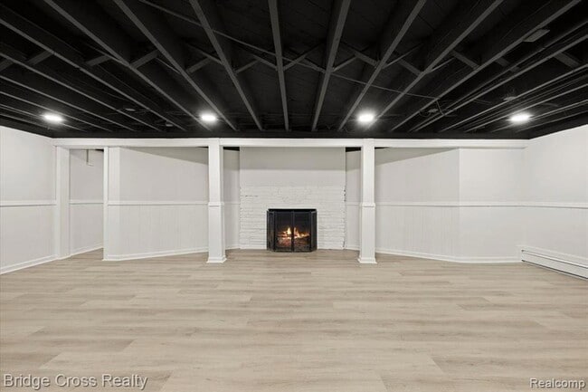 Building Photo - 95 Hillsdale Rd