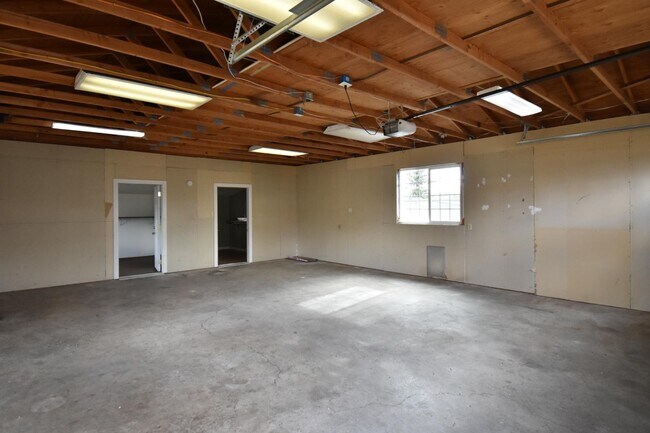 Building Photo - 2515 Wiard St