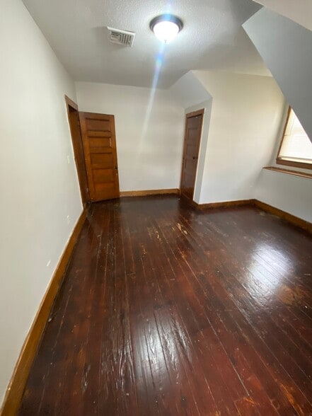Building Photo - 442 Farmington Ave